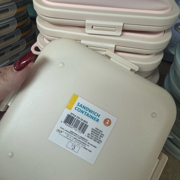 Stackable Silicone Food Containers - Picture 3 of 4